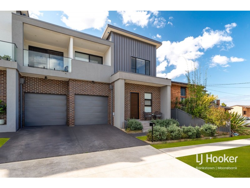 1/9-11 Elouera Crescent, Moorebank NSW 2170