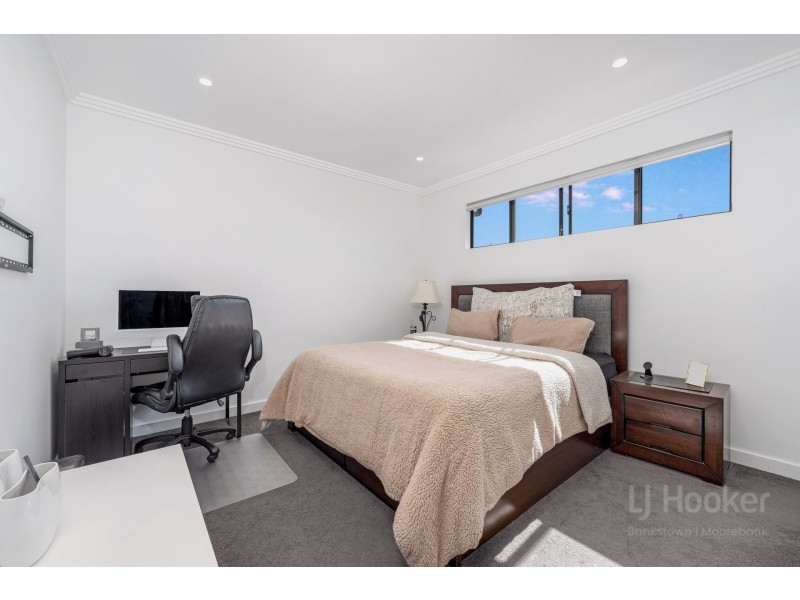 1/9-11 Elouera Crescent, Moorebank NSW 2170