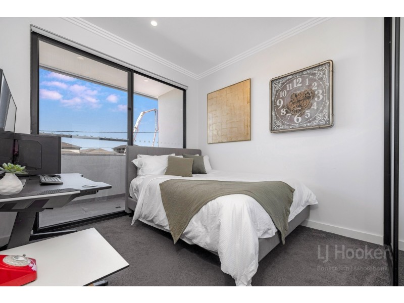 1/9-11 Elouera Crescent, Moorebank NSW 2170