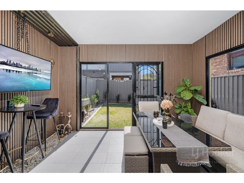 1/9-11 Elouera Crescent, Moorebank NSW 2170