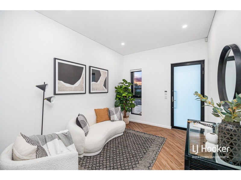 2/43 Craig Avenue, Moorebank NSW 2170