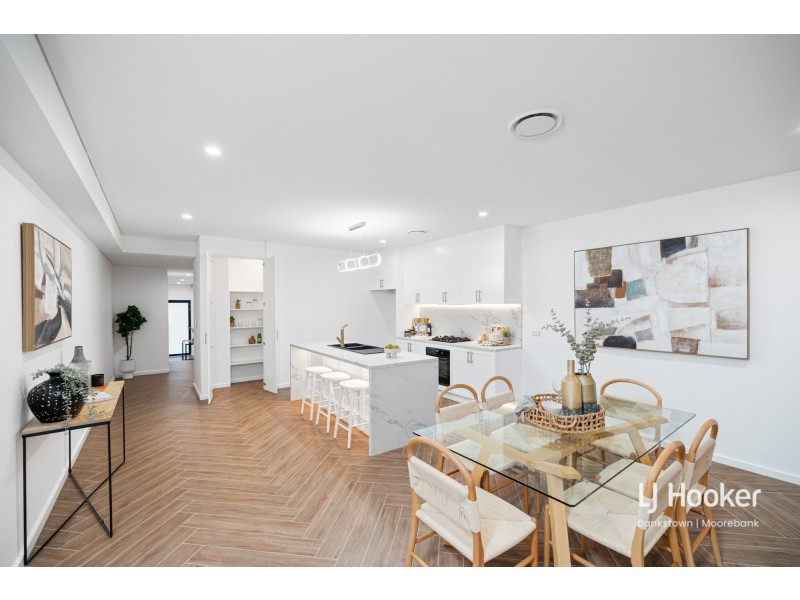 2/43 Craig Avenue, Moorebank NSW 2170