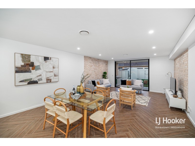 2/43 Craig Avenue, Moorebank NSW 2170