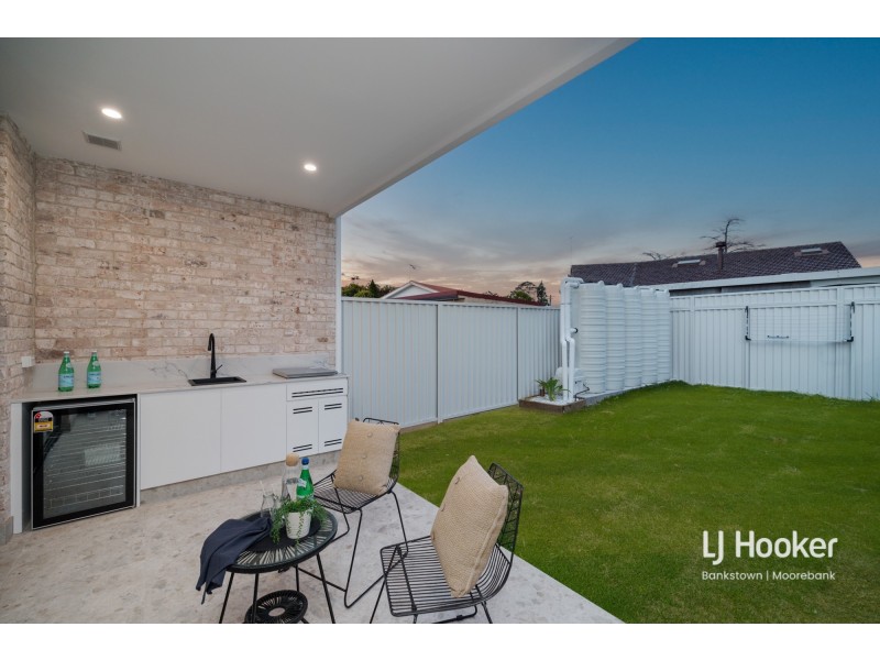 2/43 Craig Avenue, Moorebank NSW 2170