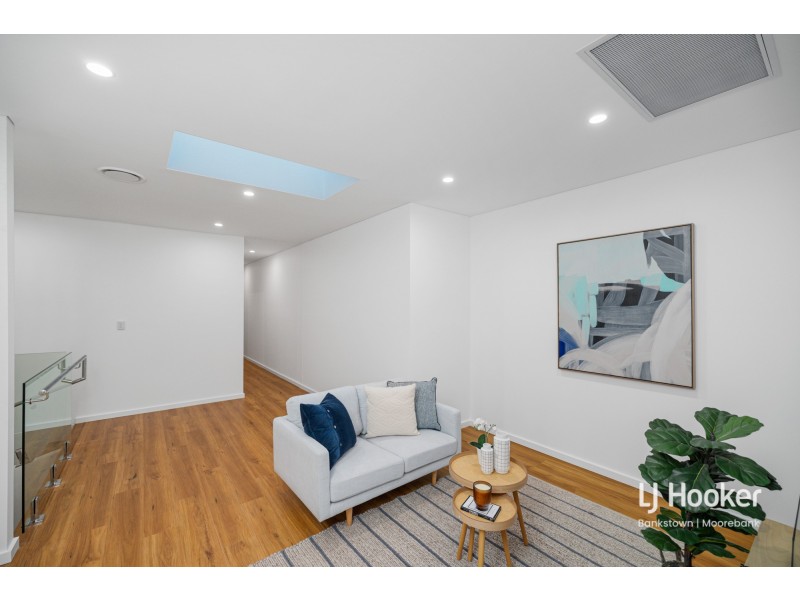 2/43 Craig Avenue, Moorebank NSW 2170