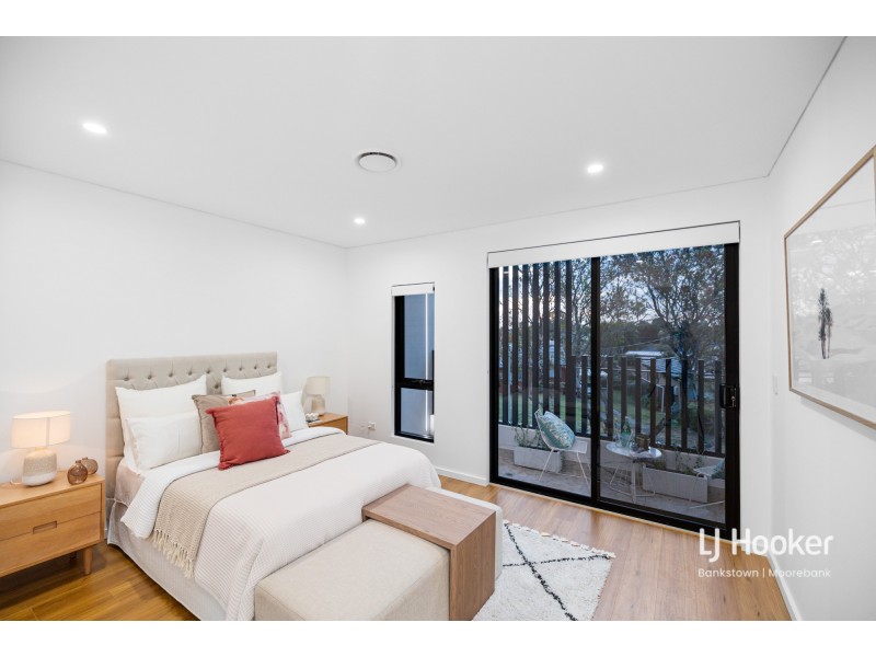 2/43 Craig Avenue, Moorebank NSW 2170