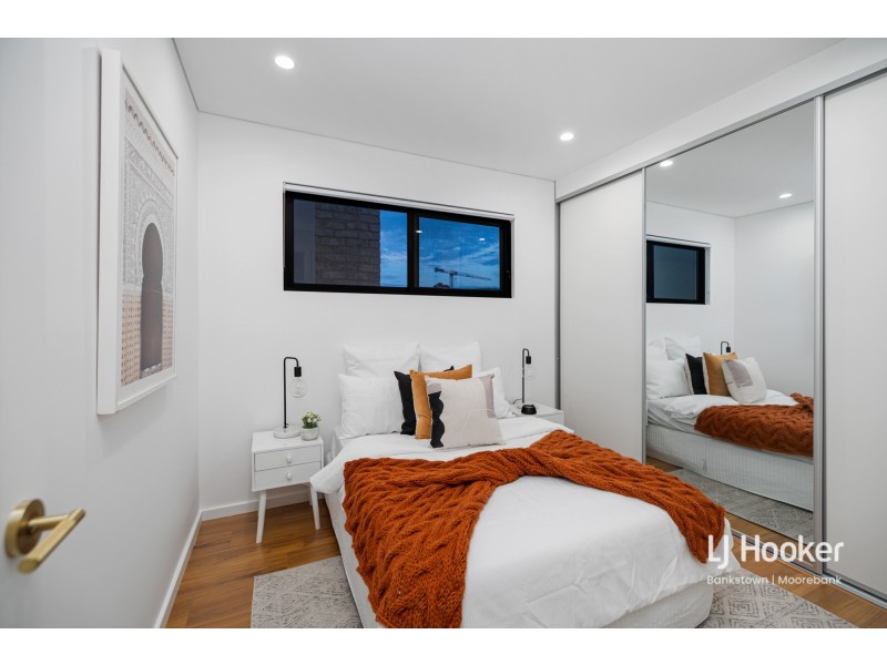 2/43 Craig Avenue, Moorebank NSW 2170