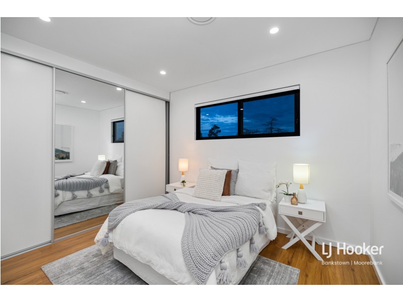 2/43 Craig Avenue, Moorebank NSW 2170