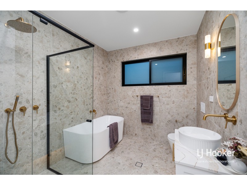 2/43 Craig Avenue, Moorebank NSW 2170