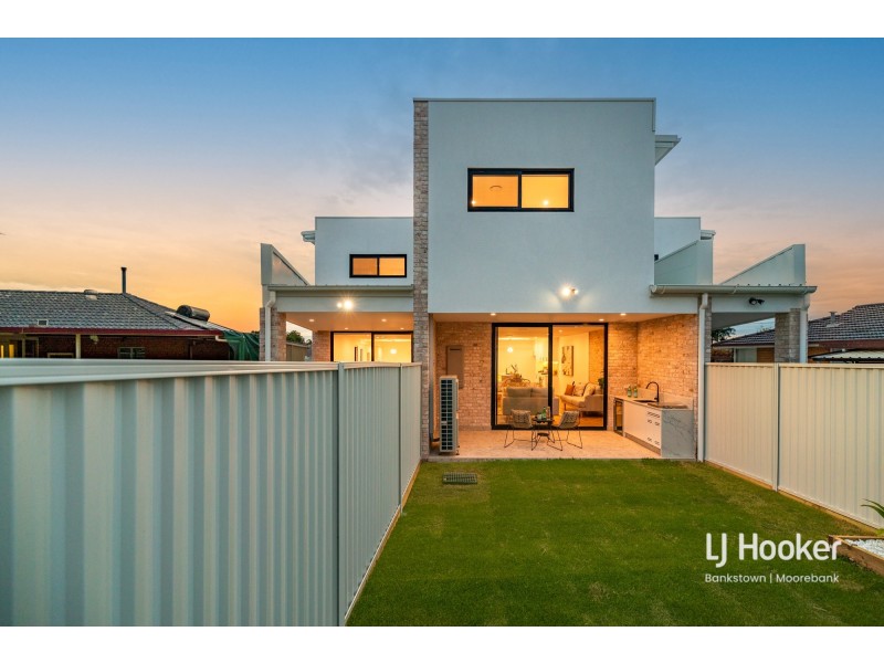 2/43 Craig Avenue, Moorebank NSW 2170