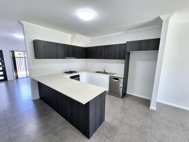 8/30-32 Third Avenue, Macquarie Fields NSW 2564