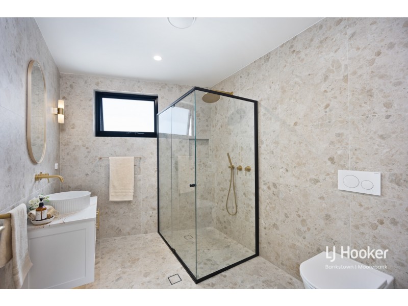 1/43 Craig Avenue, Moorebank NSW 2170
