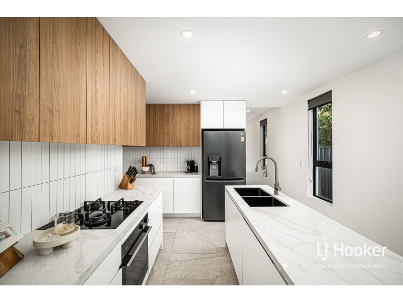 4/14 Dredge Avenue, Moorebank NSW 2170