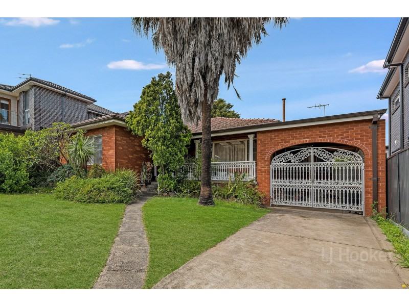 32 Greenway Pde, Revesby NSW 2212