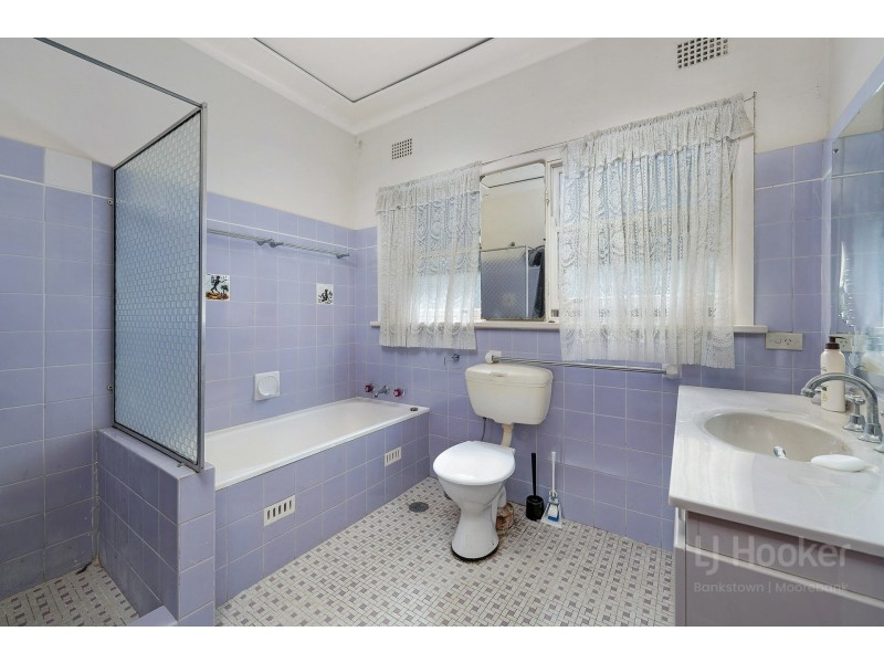 32 Greenway Pde, Revesby NSW 2212