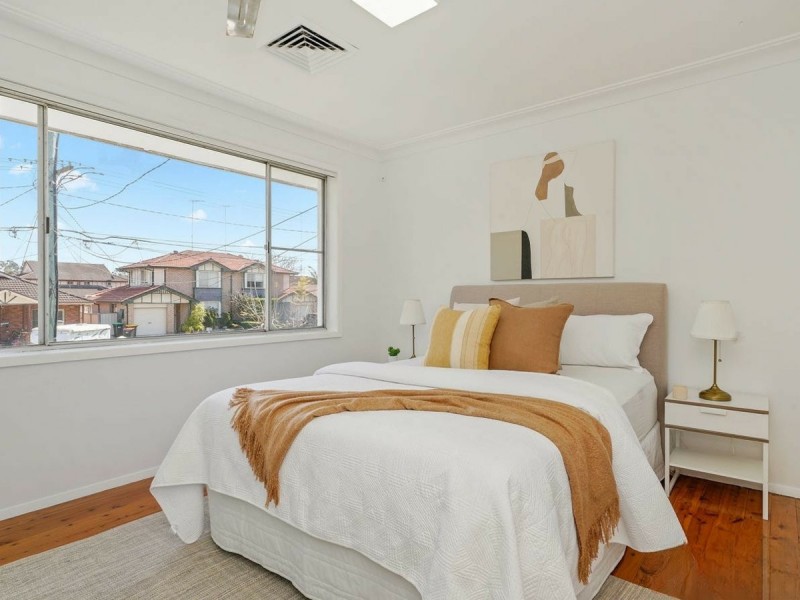 81 Renton Ave, Moorebank NSW 2170