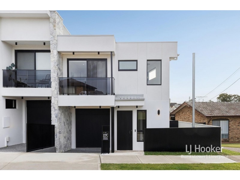 27C Elouera Crescent, Moorebank NSW 2170