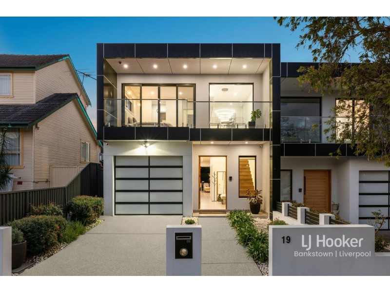 19 Stretham Avenue, Picnic Point NSW 2213