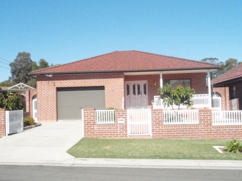 14 Mccahons Avenue, Georges Hall NSW 2198
