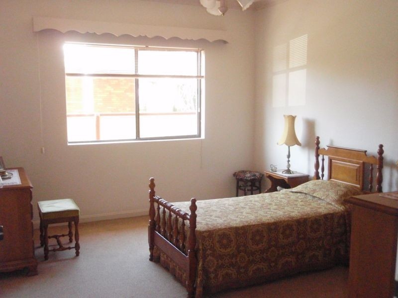 14 Mccahons Avenue, Georges Hall NSW 2198