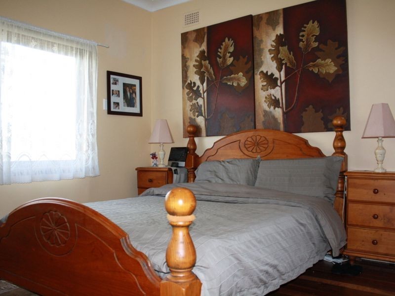 30 Larien Cres, Birrong NSW 2143