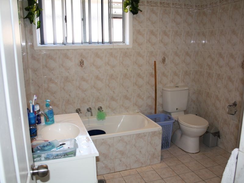 53 Amaroo Avenue, Georges Hall NSW 2198