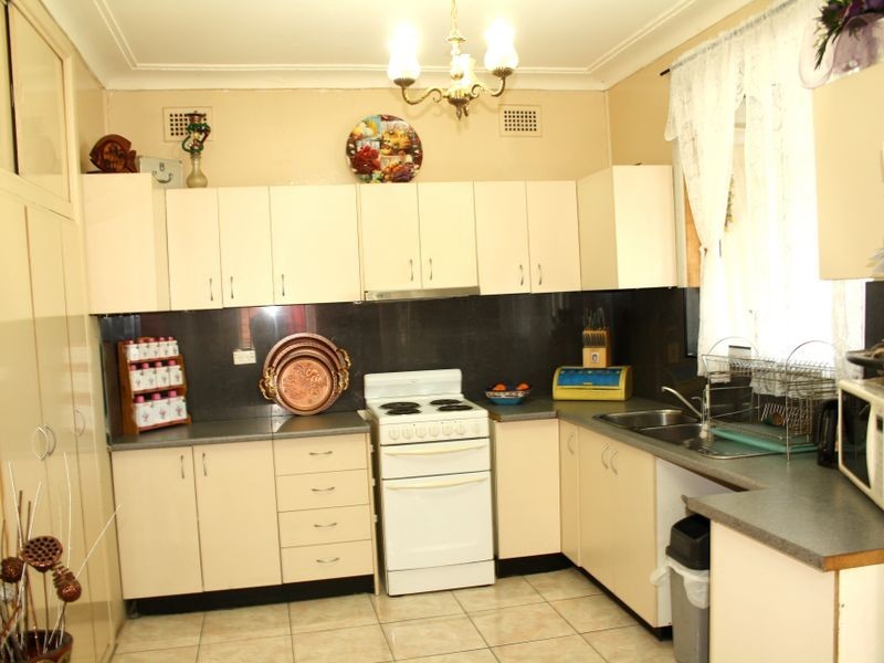 11 Spencer Street, Sefton NSW 2162