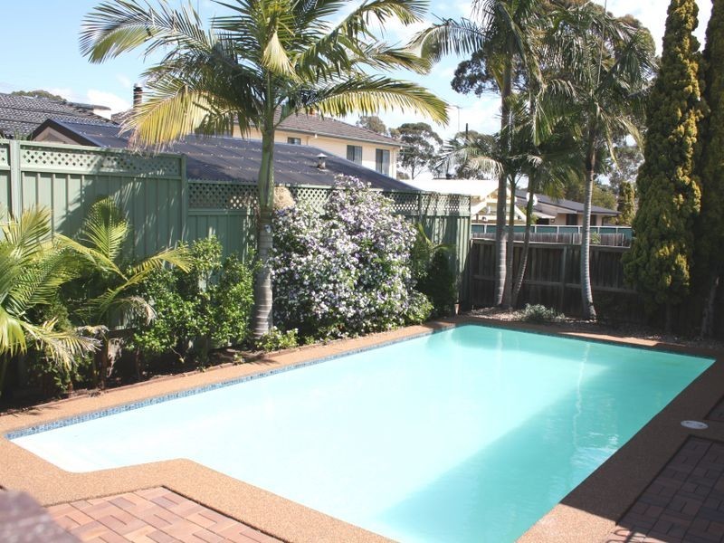 6 Harden Crescent, Georges Hall NSW 2198