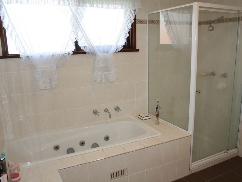 6 Harden Crescent, Georges Hall NSW 2198