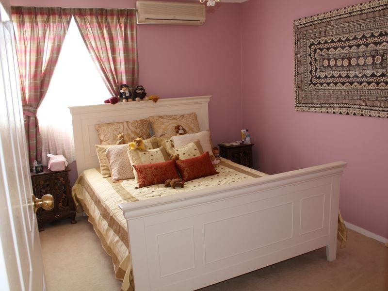 16 Denman Rd, Georges Hall NSW 2198