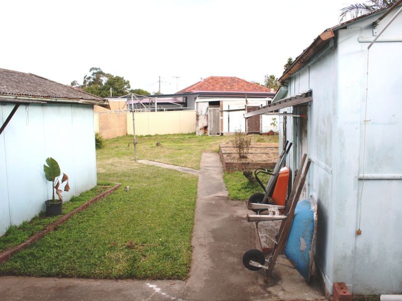 32 Como Road, Greenacre NSW 2190