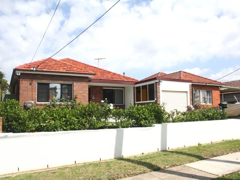 32 Noble Ave, Greenacre NSW 2190