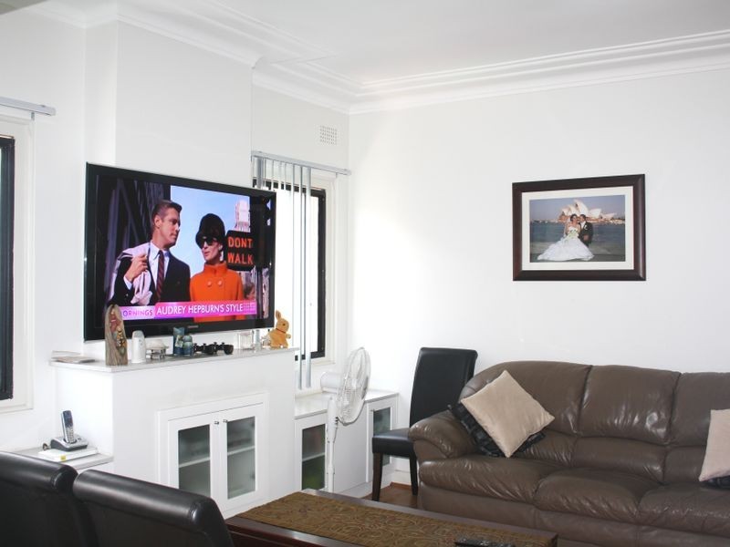 32 Noble Ave, Greenacre NSW 2190