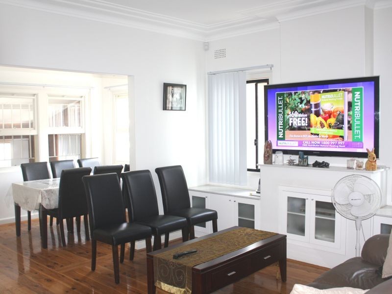 32 Noble Ave, Greenacre NSW 2190