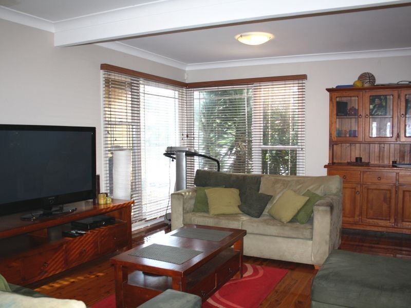 18 Amaroo Avenue, Georges Hall NSW 2198