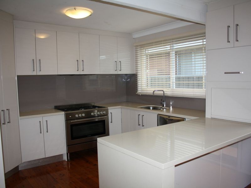 18 Amaroo Avenue, Georges Hall NSW 2198