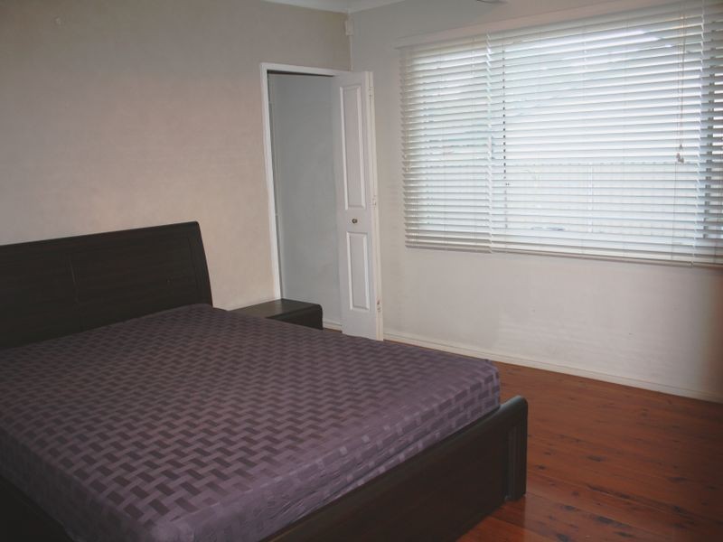 18 Amaroo Avenue, Georges Hall NSW 2198