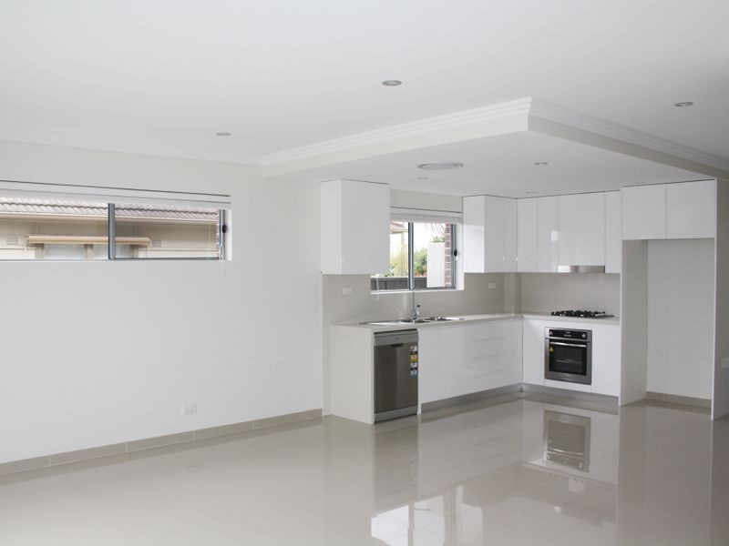 2/119 Simmat Ave, Condell Park NSW 2200
