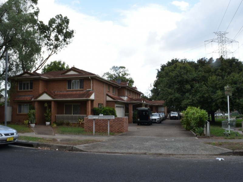 4/35 PRAIRIE VALE ROAD, Bankstown NSW 2200