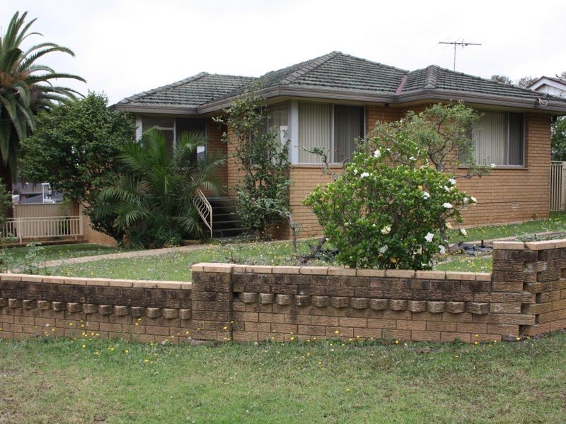8 Sevenoaks Crescent, Bass Hill NSW 2197