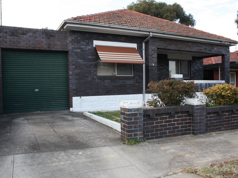 18 DUCHESS AVE, Rodd Point NSW 2046