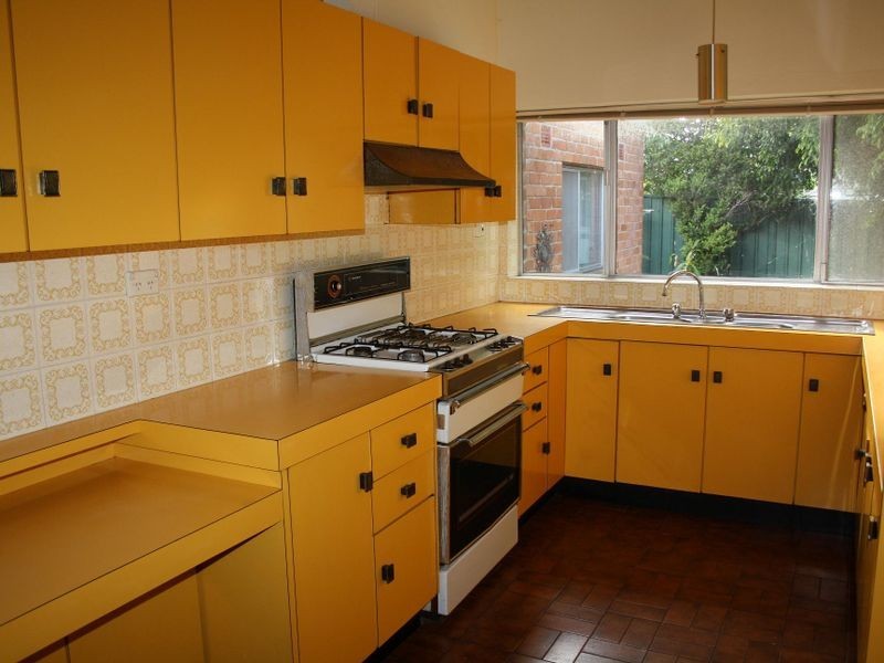 18 DUCHESS AVE, Rodd Point NSW 2046