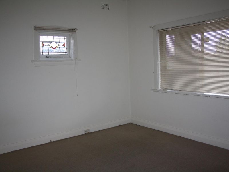 18 DUCHESS AVE, Rodd Point NSW 2046