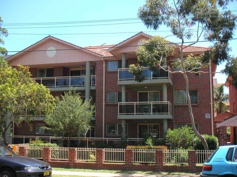 17/6-10 Sir Joseph Banks Street, Bankstown NSW 2200