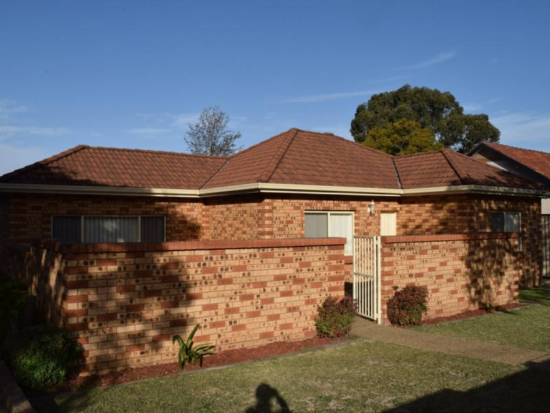 1/33 SIMMAT AVENUE, Condell Park NSW 2200