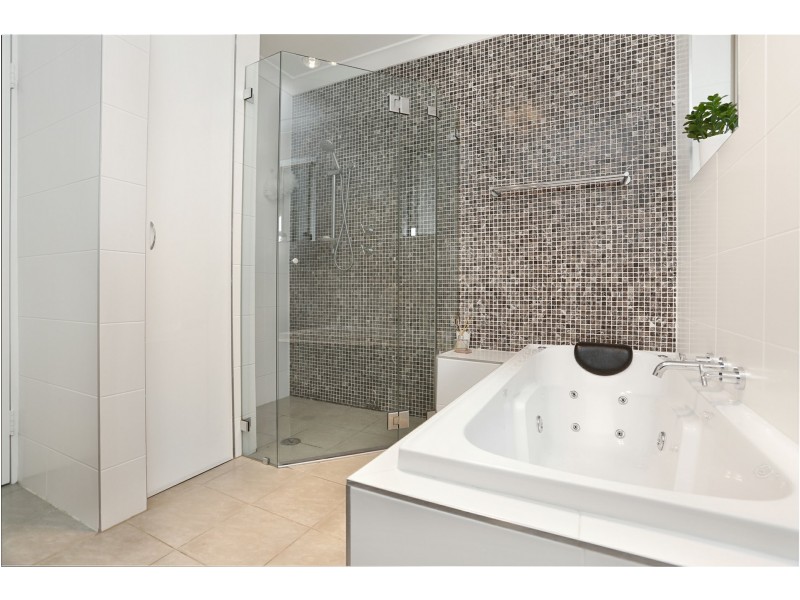 2B Birdwood Rd, Georges Hall NSW 2198