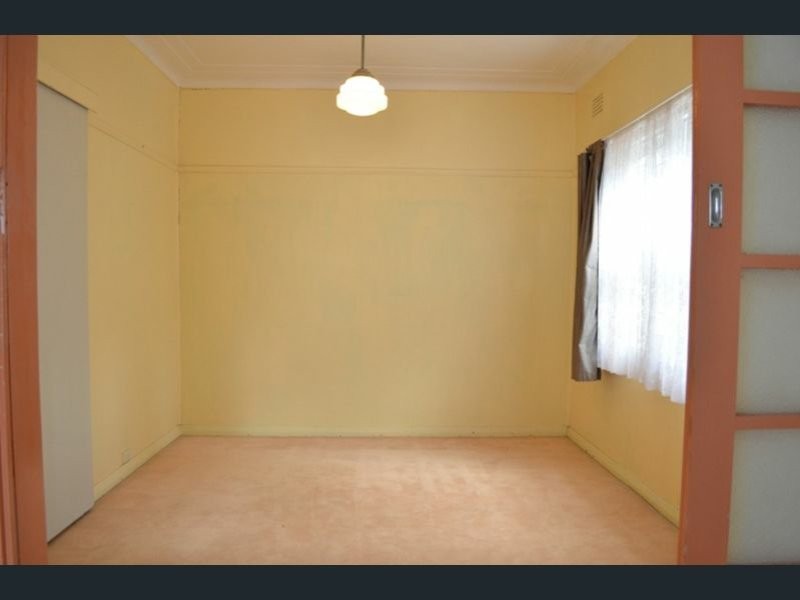 8 Birdsall Ave, Condell Park NSW 2200