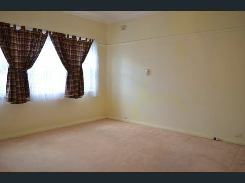 8 Birdsall Ave, Condell Park NSW 2200