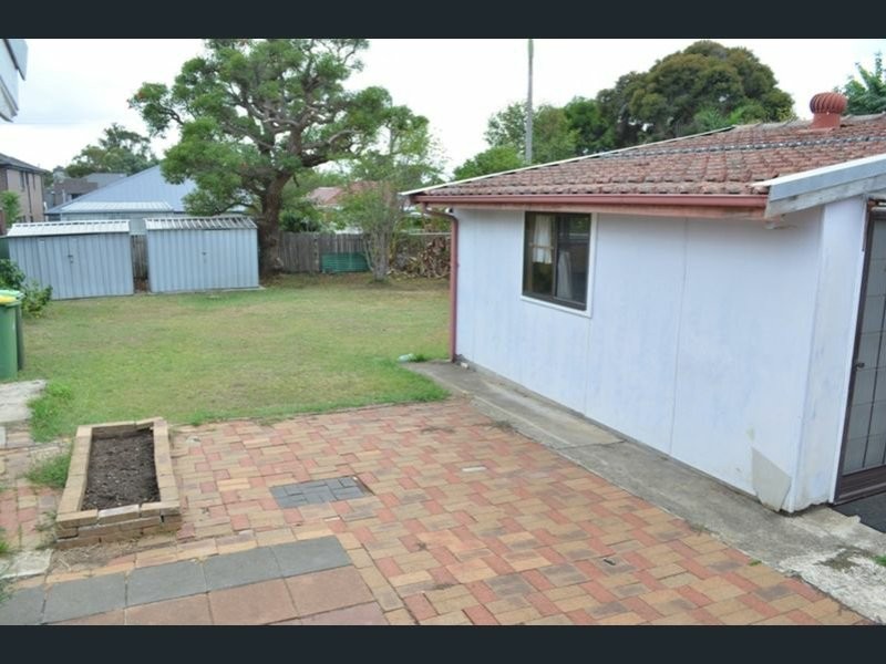 8 Birdsall Ave, Condell Park NSW 2200