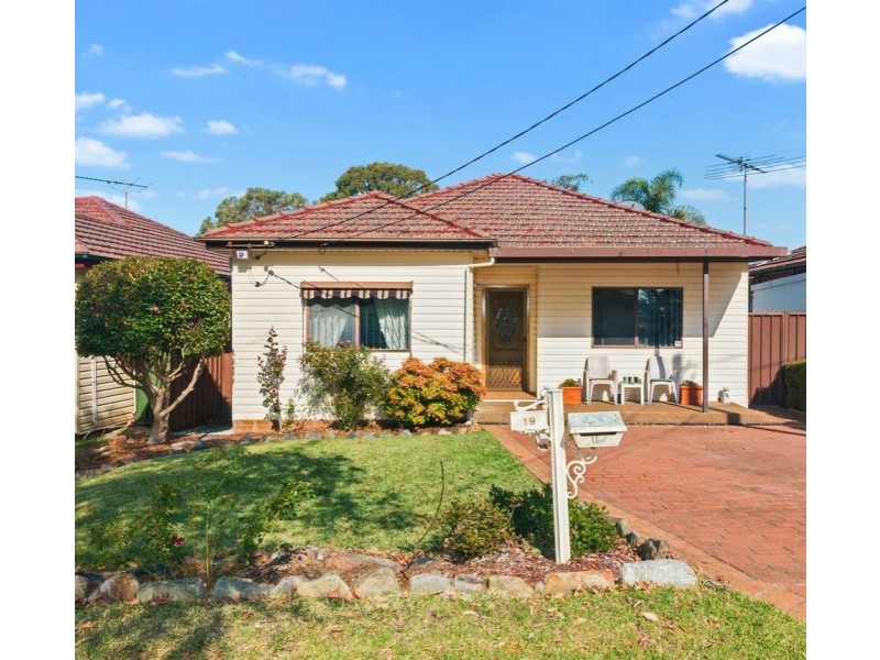 19 Lehn Road, East Hills NSW 2213